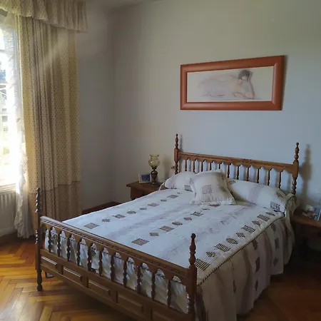 Habitación en casa particular La Maison D'abelleira